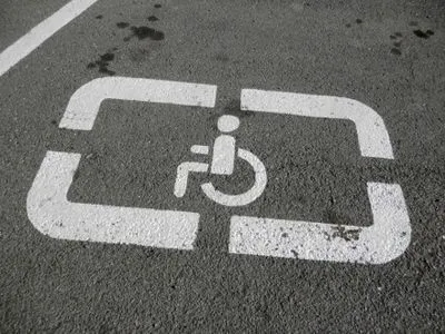 В Україні завтра зростуть штрафи за парковку на місцях для інвалідів