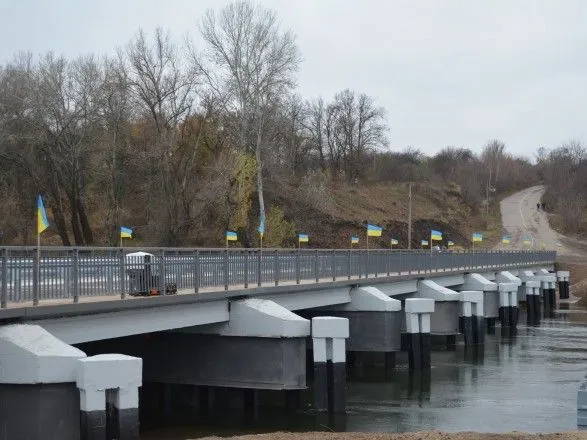 На Лугащини восстановили мост разрушен боевиками в 2014 году