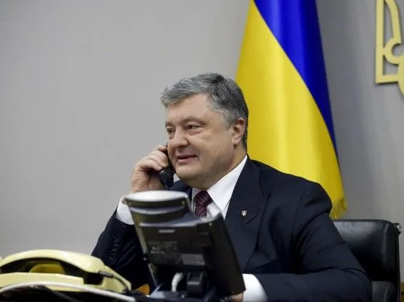 Президент телефоном привітав зі звільненням Ахтема Чийгоза та Ільмі Умерова