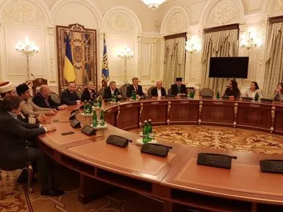 Порошенко назвав звільнення заручників один з пріоритетів української влади