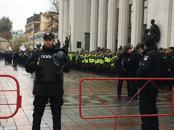 uchasniki-aktsiyi-protestu-pid-vr-dosi-ne-povernuli-vidibranu-v-politsiyi-amunitsiyu