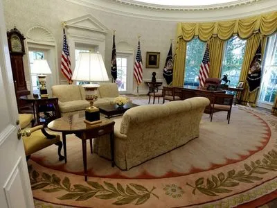Дональд Трамп потратил на мебель для Белого дома почти 2 млн долларов