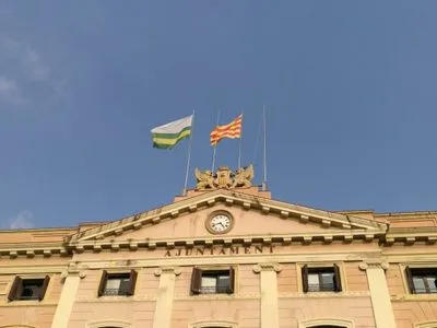 Испанские флаги начали снимать с админзданий Каталонии