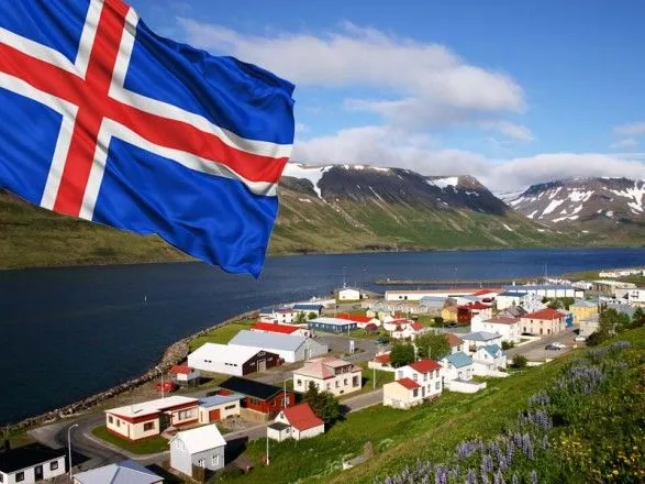 Партія незалежності лідирує на дострокових парламентських виборах в Ісландії