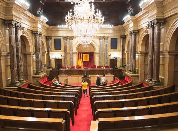 Каталонія прийняла рішення Мадриду щодо розпуску її парламенту