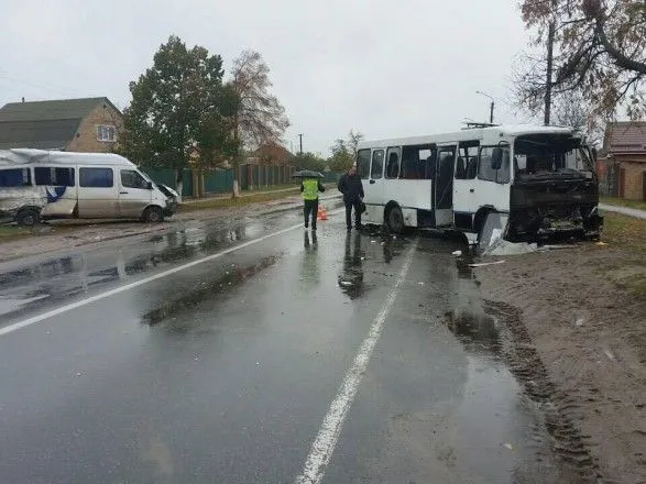На Київщині зіштовхнулися два автобуси, шестеро осіб постраждало