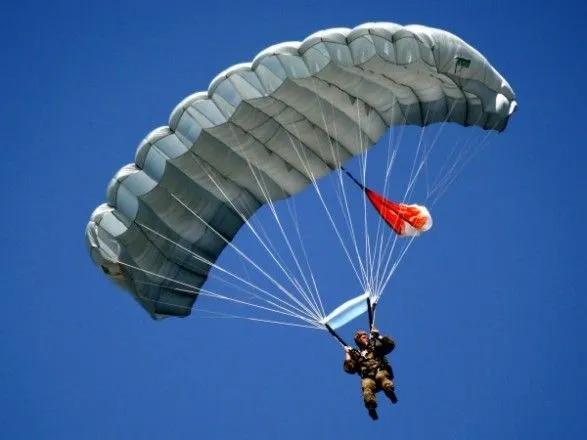 Міноборони РФ збільшить закупівлю спеціальних парашутів