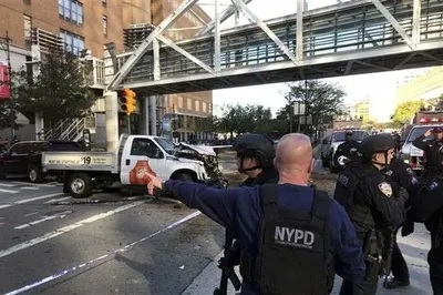 В результате наезда и стрельбы в Нью-Йорке погибли 8 человек