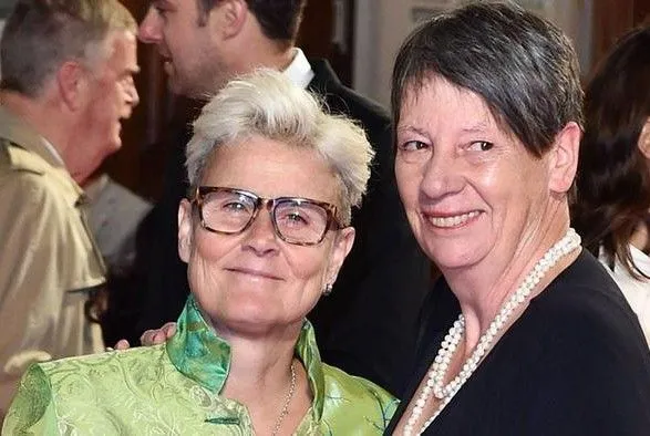 Министр Германии вступила в однополый брак