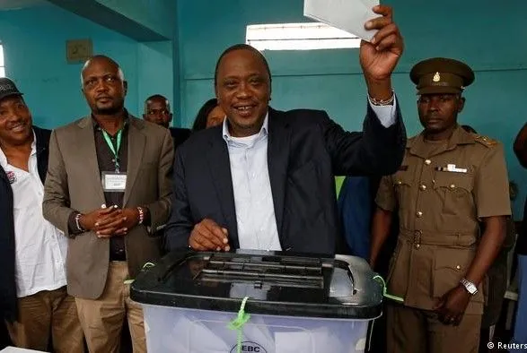 Президентские выборы в Кении выиграл действующий глава государства