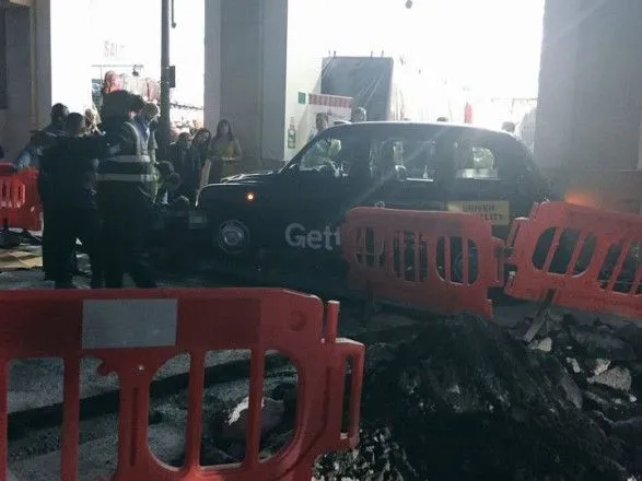 В Лондоне такси наехало на пешеходов, есть пострадавшие