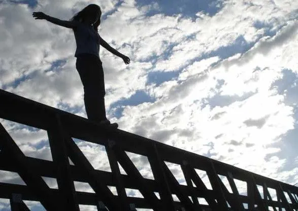 Несовершеннолетняя совершила самоубийство на Закарпатье, прыгнув с моста