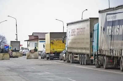 ДПСУ: рух авто через адмінмежу з Кримом здійснюється, але повільно