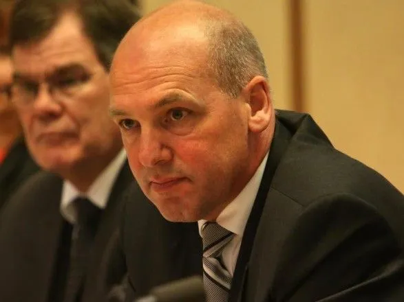 Голова сенату Австралії йде у відставку через подвійне громадянство