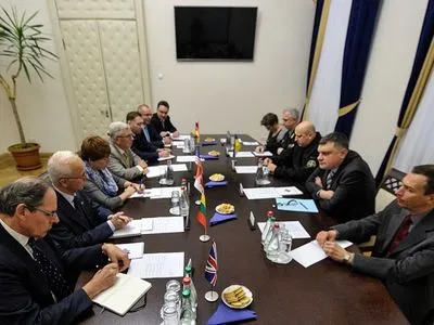 Турчинов обсудил с группой стратегических советников НАТО вопрос кибербезопасности