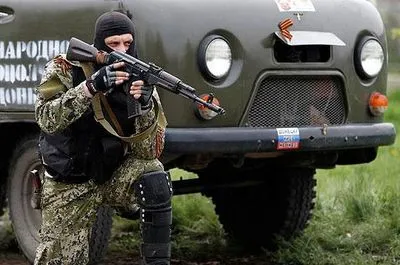 На Донбассе боевик на автомобиле сбил гражданского