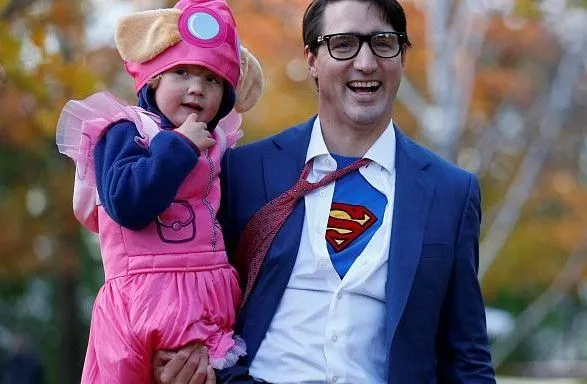 Трюдо на Хэллоуин стал Суперменом