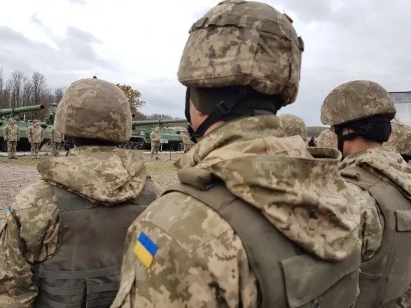 Порошенко: на ракетні війська та артилерію припадає 70% боєвих вогневих завдань на Донбасі