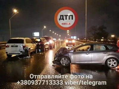 В Киеве состоялось масштабное ДТП с участием 4 автомобилей, есть пострадавший
