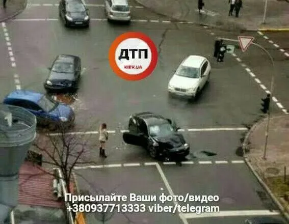 Два автомобиля столкнулись в правительственном квартале в Киеве