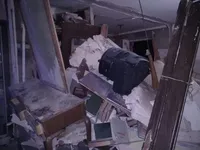 Внаслідок вибуху у житловому будинку Києва загинула жінка