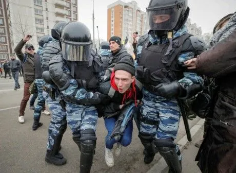 По всій Росії на акціях затримали майже 450 людей