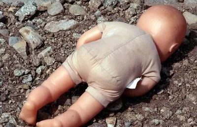 На Львівщині на смітнику знайшли тіло немовляти
