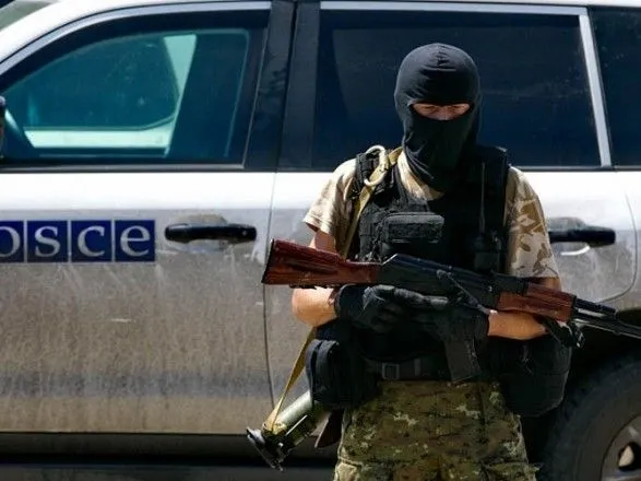 Бойовик заборонив доступ патрулю ОБСЄ до села Донецької області