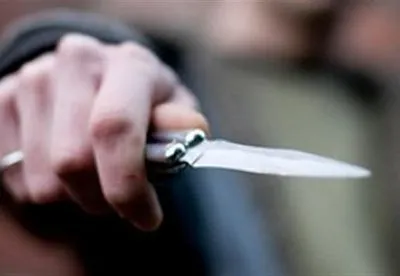 В Эдинбургском колледже мужчина напал с ножом на полицейского