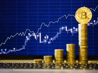 Новый рекорд Bitcoin курс 7,6 тыс. долларов