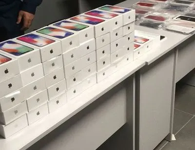 В аеропорту Одеси затримали незаконну партію iPhone X вартістю понад 1 млн грн