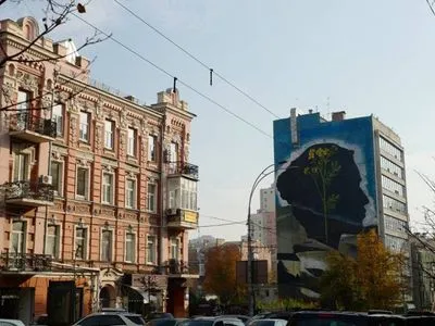 В Киеве появился мурал, посвященный поэме Contra spem spero