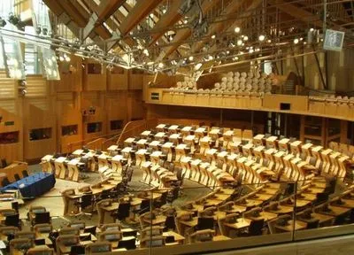 Шотландский парламент эвакуировали из-за подозрительного пакета