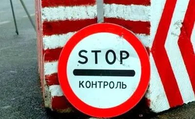 Окупанти кілька годин утримують між Кримом і Україною дружин і близьких політв'язнів