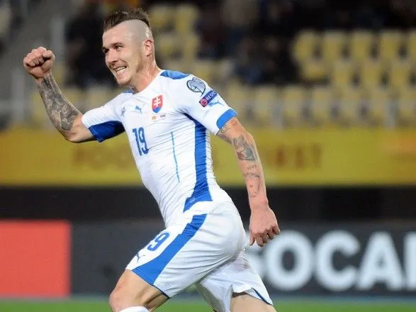 Двоє основних футболістів Словаччини пропустять спаринг з Україною