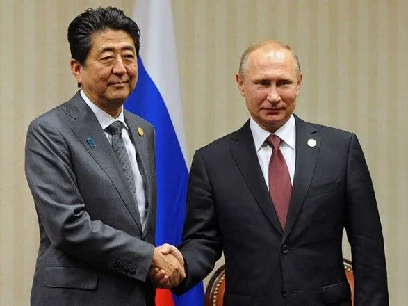МЗС Японії розглядає можливість зустрічі Абе і Путіна у В'єтнамі