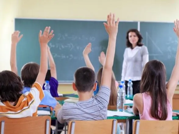 Киевсовет предлагает запретить политическую агитацию в школах