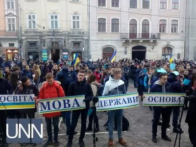 День письменности во Львове отметили торжественным шествием и флэшмобом
