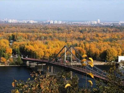 В Киеве заработает новый регламент пропуска авто на Труханов остров