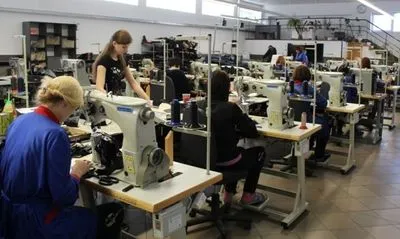 Украинцы шьют одежду для европейских брендов за бесценок - исследование