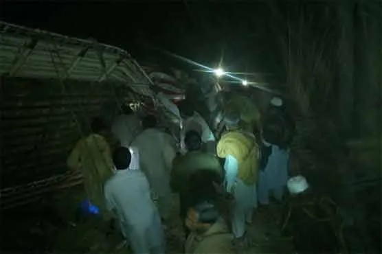 Автобус упал в ущелье в Пакистане, 27 погибших