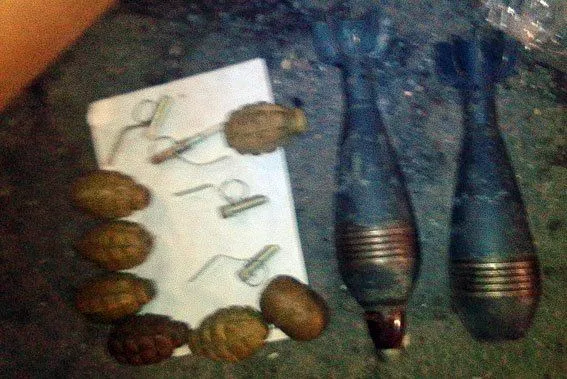 На блокпосту Донетчины в автомобиле правоохранители обнаружили арсенал боеприпасов