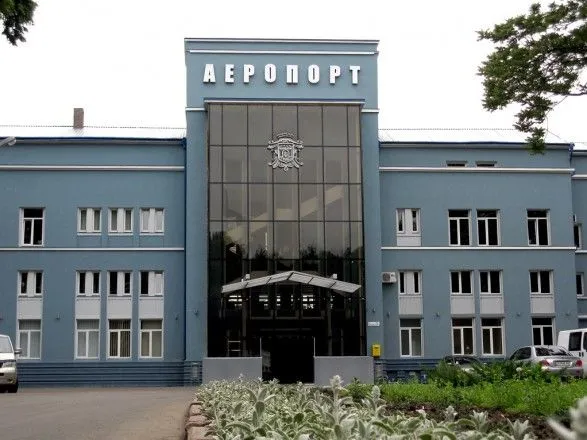 u-chernivtsyakh-takozh-zaminuvali-aeroport