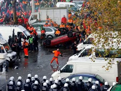 Во время беспорядков в Брюсселе пострадали около 22 правоохранителей