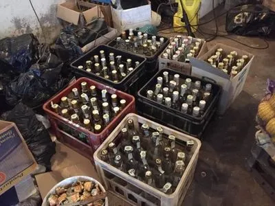 Более тысячи литров фальсифицированного коньяка обнаружили на Закарпатье