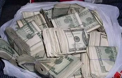 В кабинете заместителя председателя Херсонской ОГА обнаружили пакет с деньгами