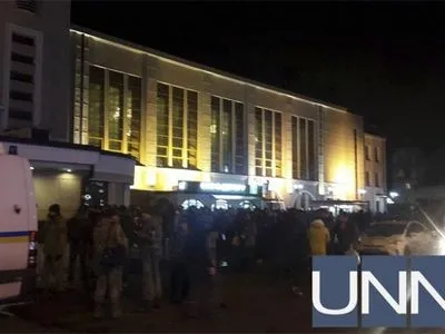 Центральный вокзал в Киеве возобновил работу, взрывчатку - не нашли