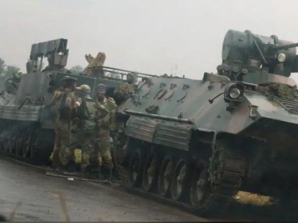 Армія Зімбабве захопила держтелерадіокомпанії в столиці країни