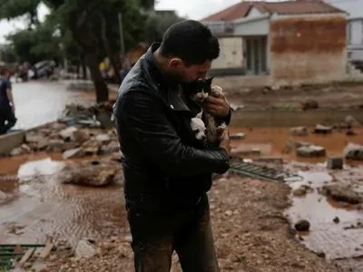 Число жертв наводнения в Греции возросло до 16 человек