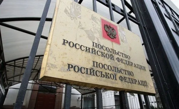 Сотрудник посольства РФ сбил в Киеве женщину с ребенком